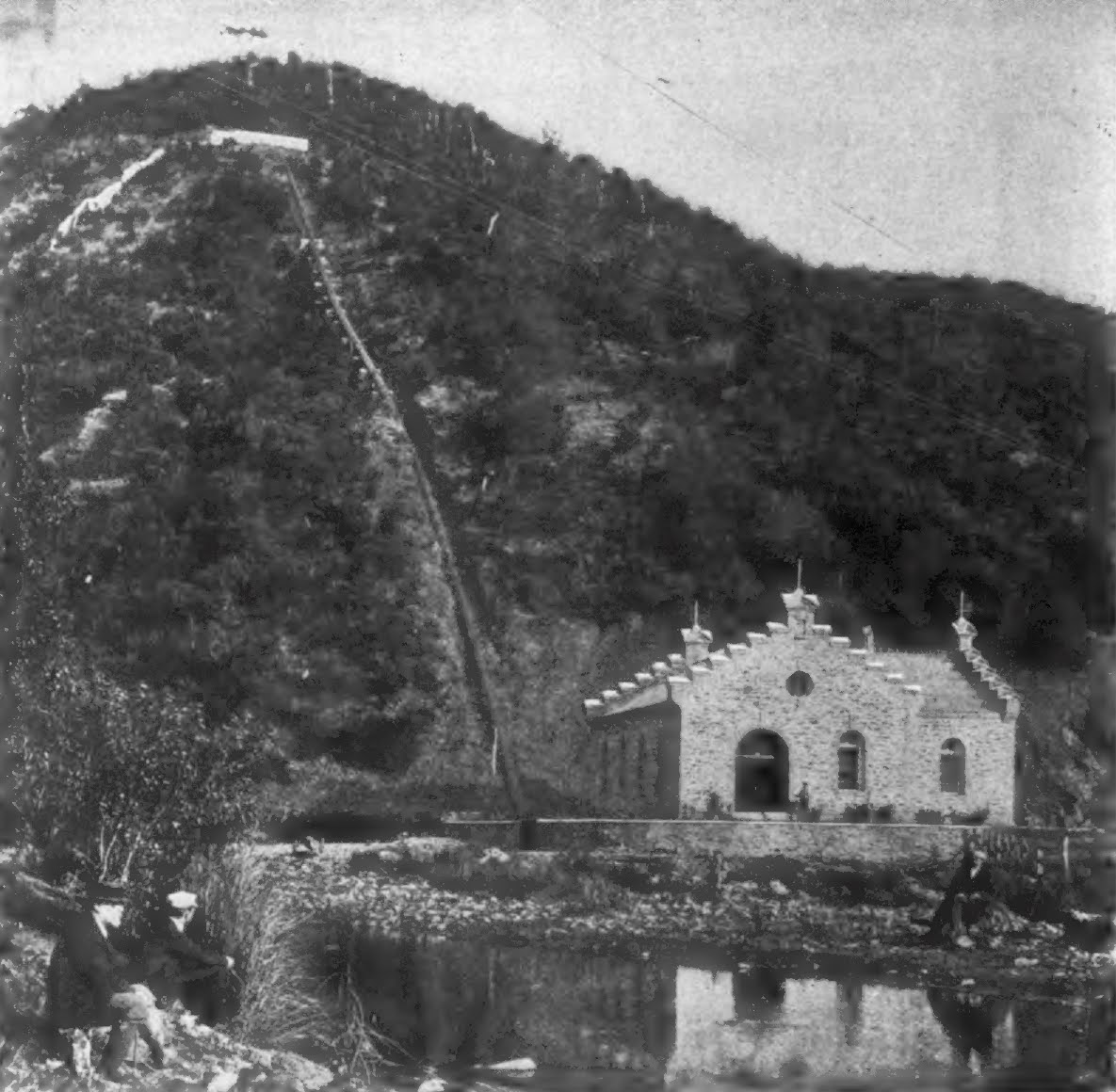 Tubería forzada, canalización y casa de máquinas de la Compañía Esplotadora de Lota y Coronel