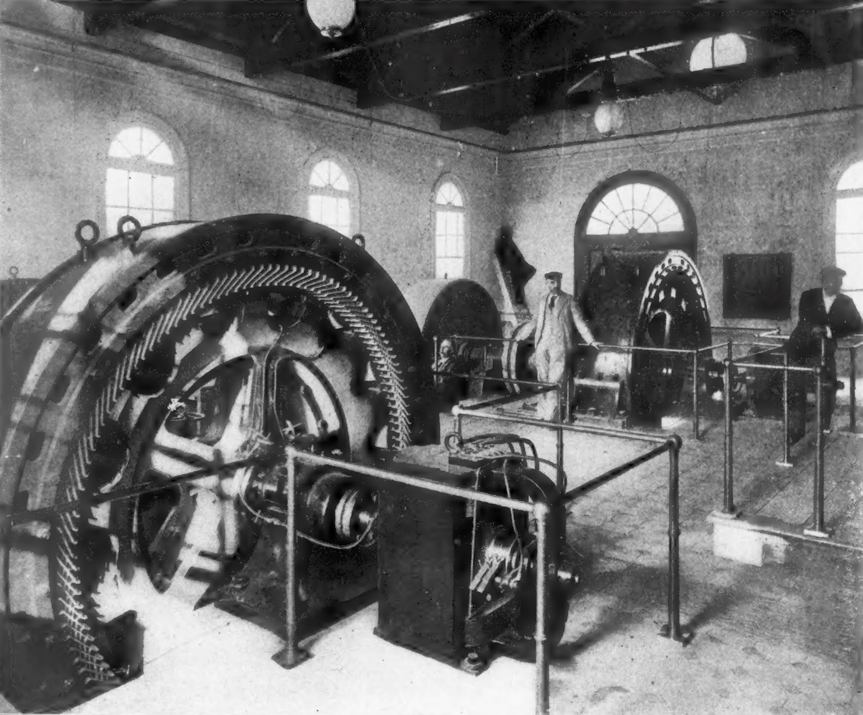 Ruedas Pelton, generadores Schuckert y excitadores de la casa de máquinas de Lota
